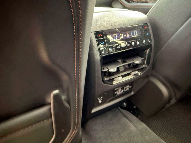 Used 2023 Jeep Grand Cherokee L Summit AWD/4WD image 15