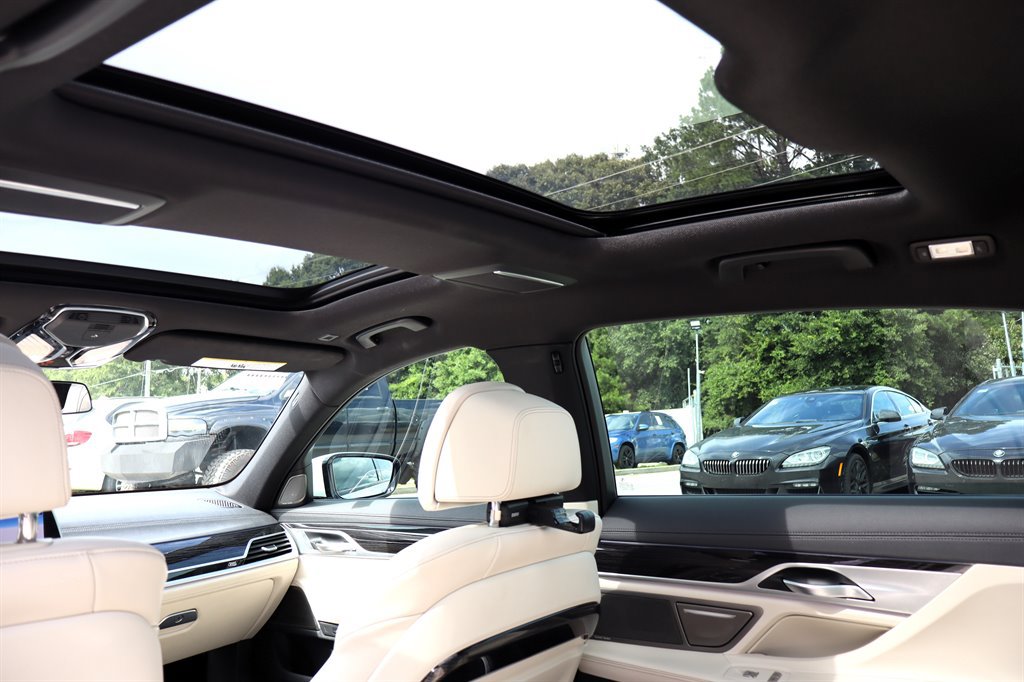 Used 2020 BMW 740i w/ M Sport Package RWD image 29