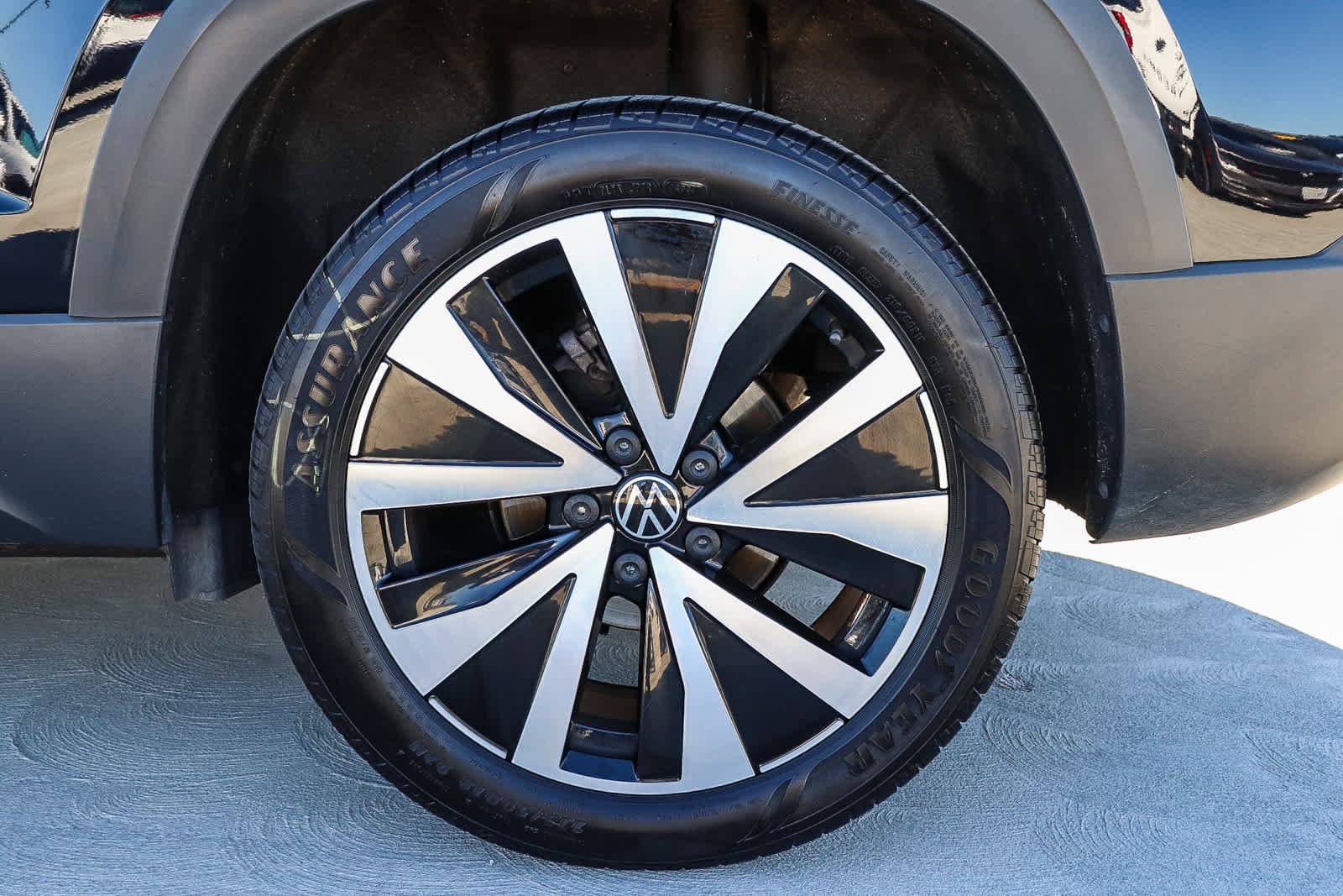 Used 2023 Volkswagen Taos SE w/ Panoramic Sunroof Package image 10