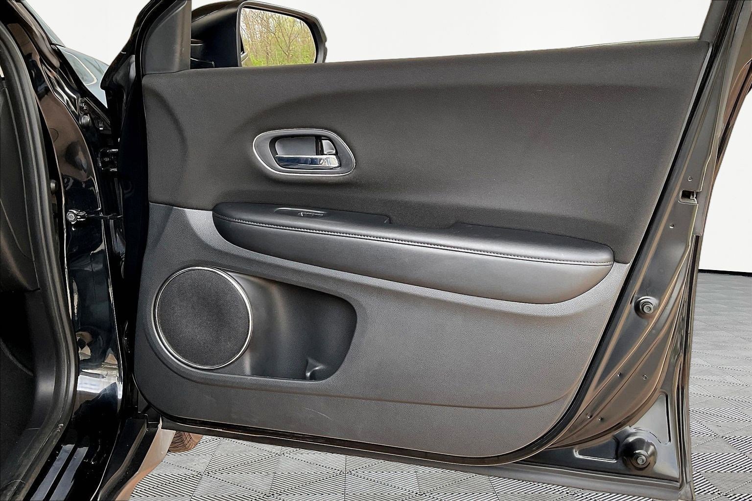 Used 2018 Honda HR-V EX image 27