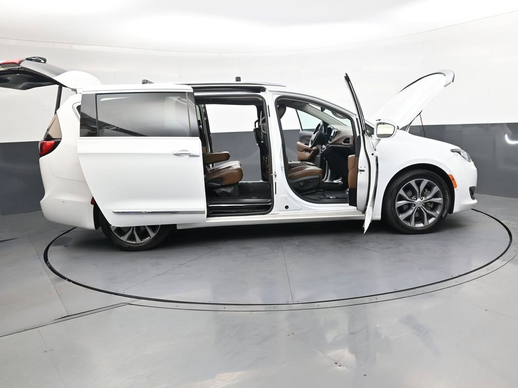 Used 2017 Chrysler Pacifica Limited FWD image 48