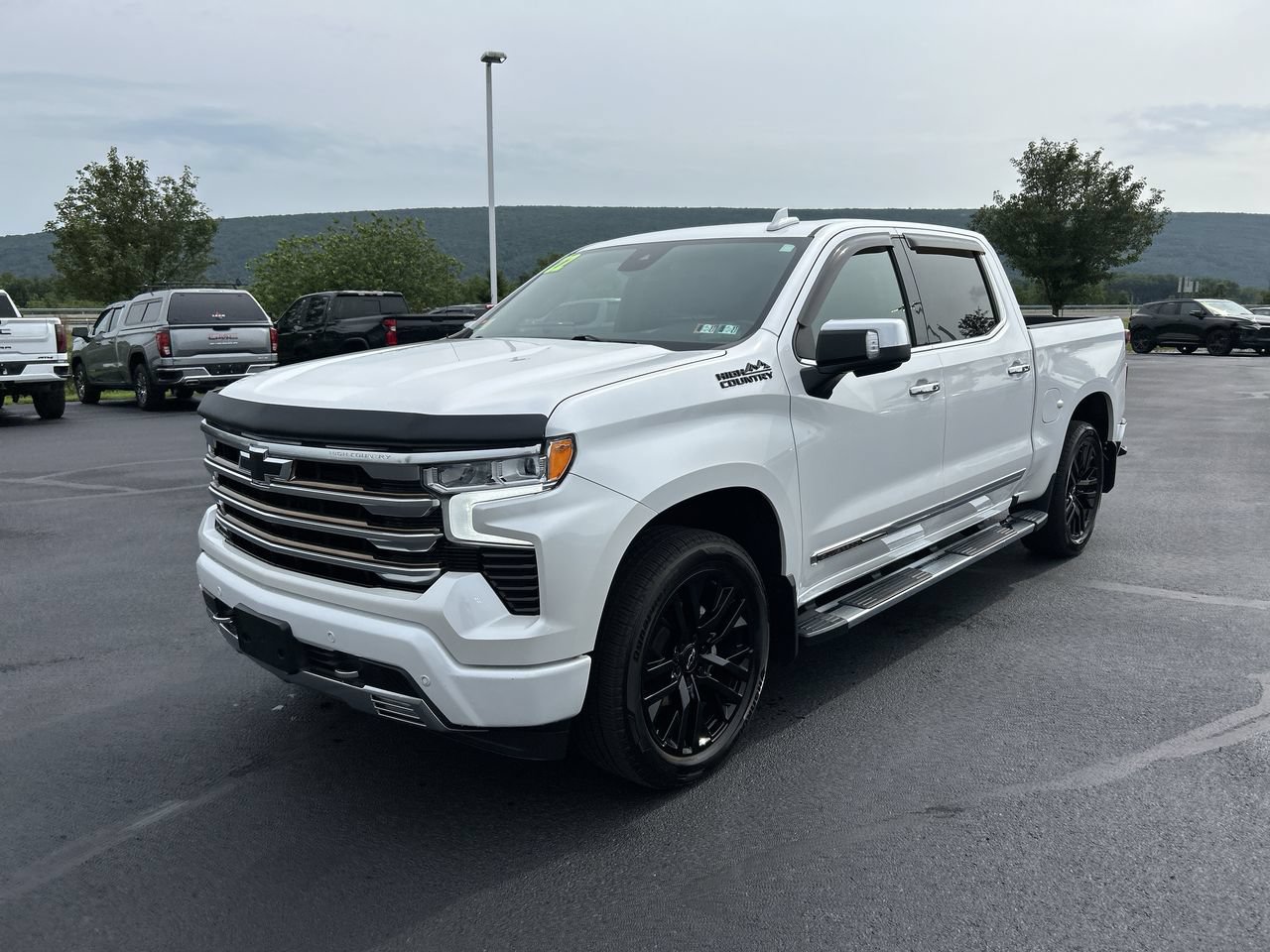 Used 2022 Chevrolet Silverado 1500 High Country AWD/4WD video 3