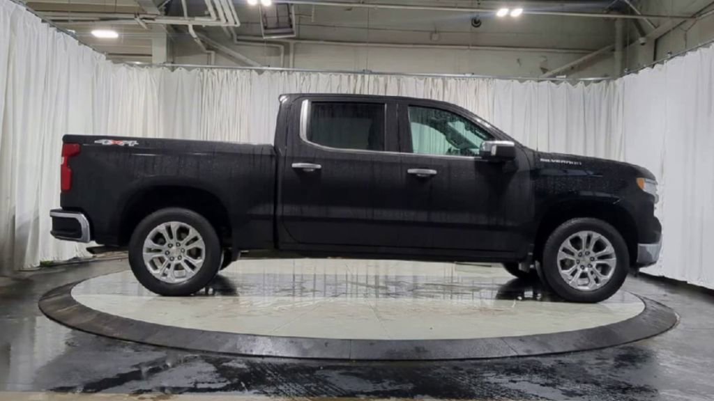 Used 2023 Chevrolet Silverado 1500 LTZ image 11