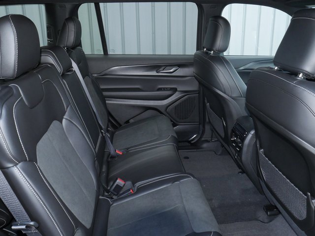 New 2025 Jeep Grand Cherokee L Laredo image 29