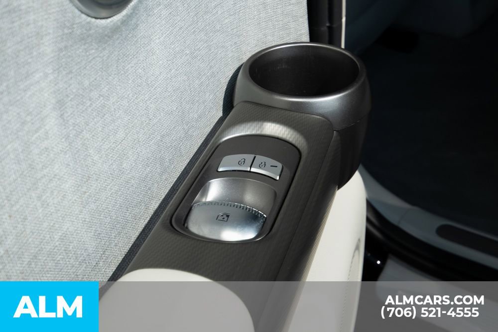 Used 2024 Genesis GV60 RWD image 41