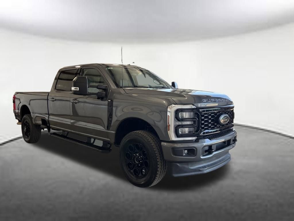 Used 2025 Ford F350 XLT w/ Black Appearance Package image 1