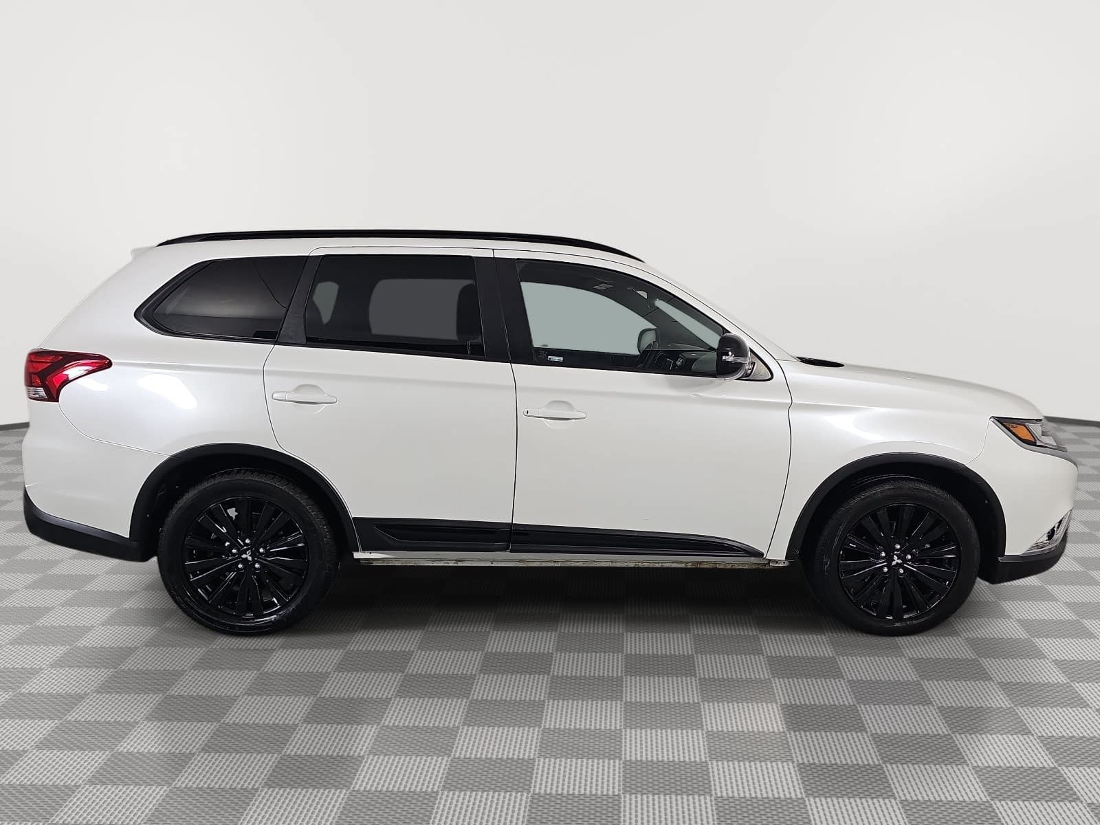 Used 2020 Mitsubishi Outlander SE FWD image 9