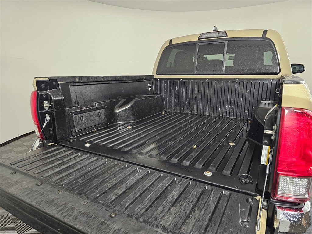 Used 2016 Toyota Tacoma TRD Off-Road image 18