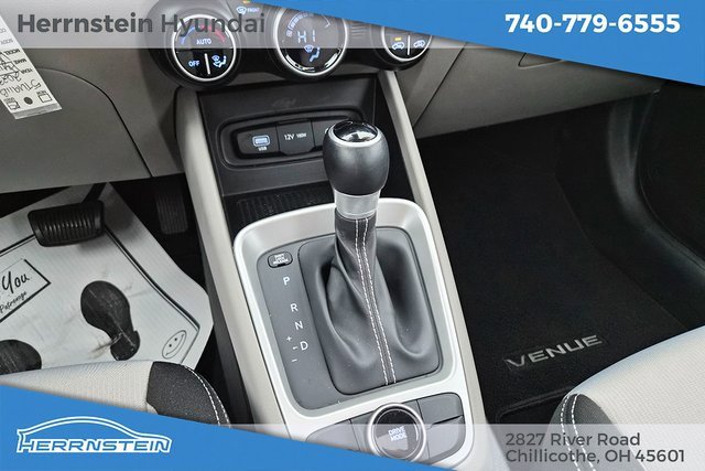 Used 2023 Hyundai Venue SEL image 11