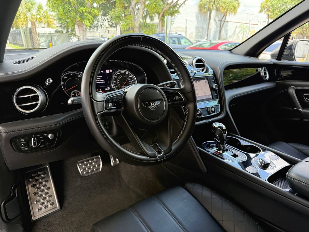 Used 2018 Bentley Bentayga AWD/4WD image 13