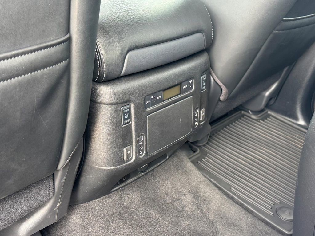 Used 2020 Nissan Armada Platinum w/ Captain's Chairs Package image 14