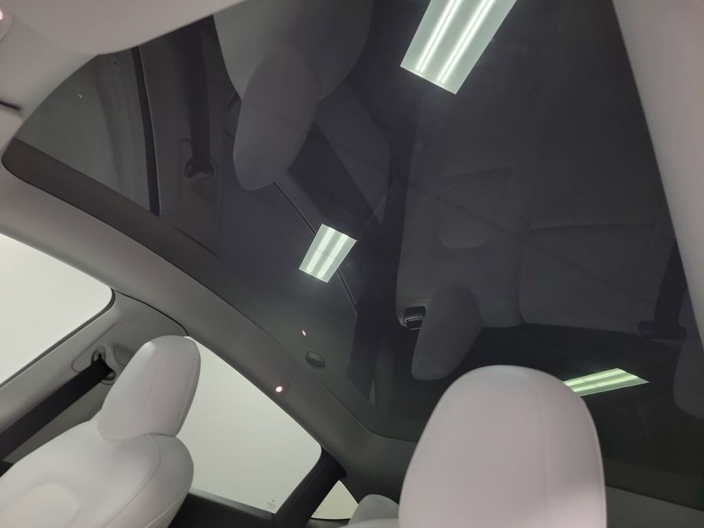 Used 2022 Tesla Model Y Performance image 14