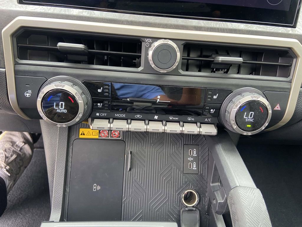 Used 2024 Toyota Tacoma Limited image 27