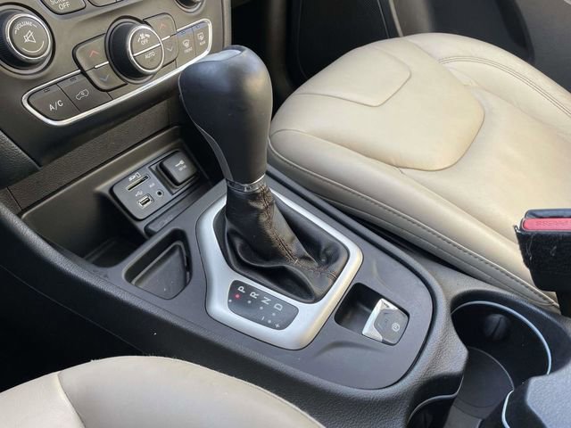 Used 2016 Jeep Cherokee Limited image 30