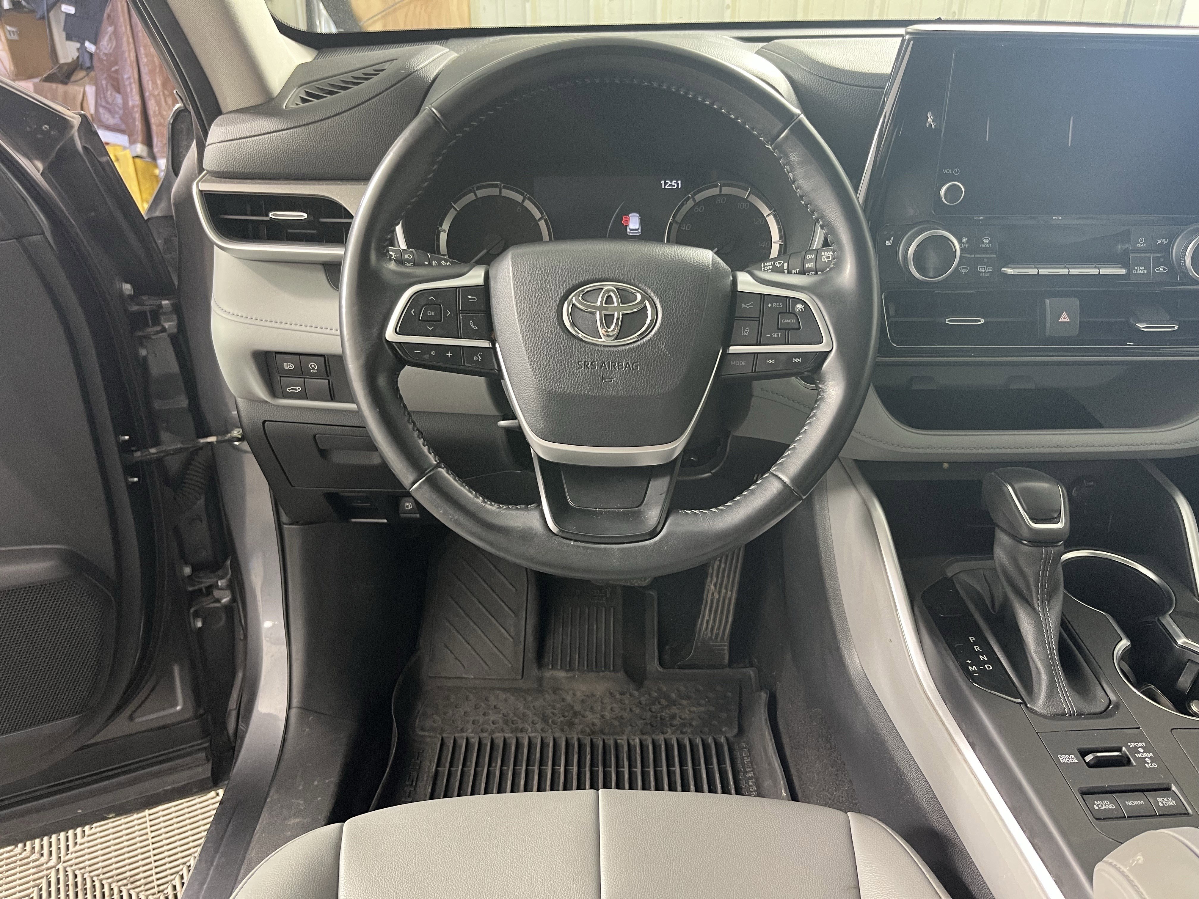 Used 2023 Toyota Highlander XLE image 13