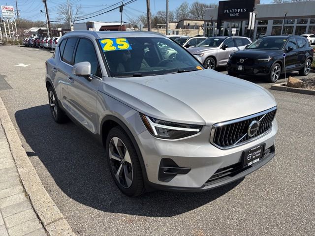 Used 2025 Volvo XC40 B5 Plus AWD/4WD image 7