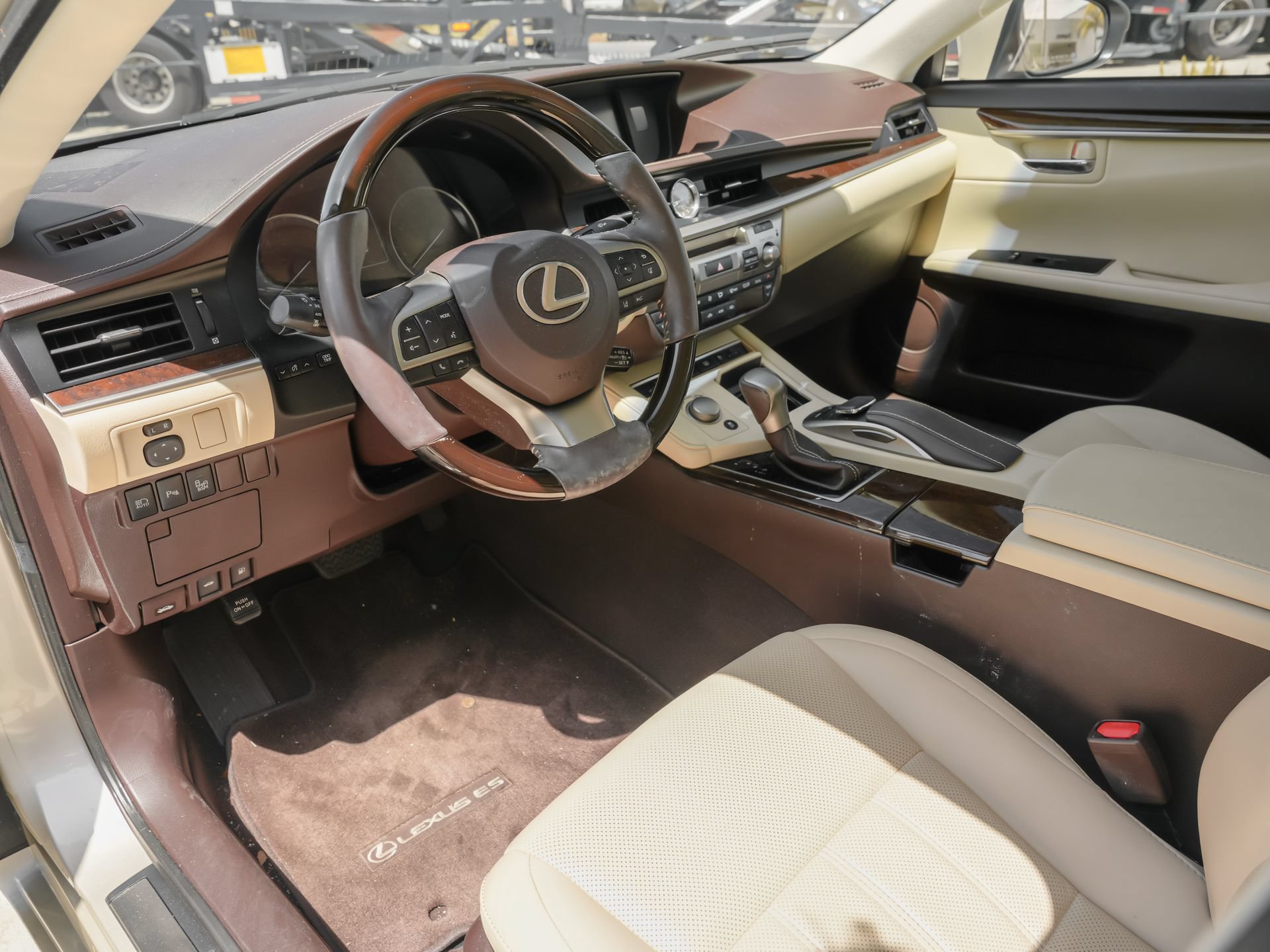 Used 2018 Lexus ES 350 w/ Luxury Package w/Wood Trim FWD image 16