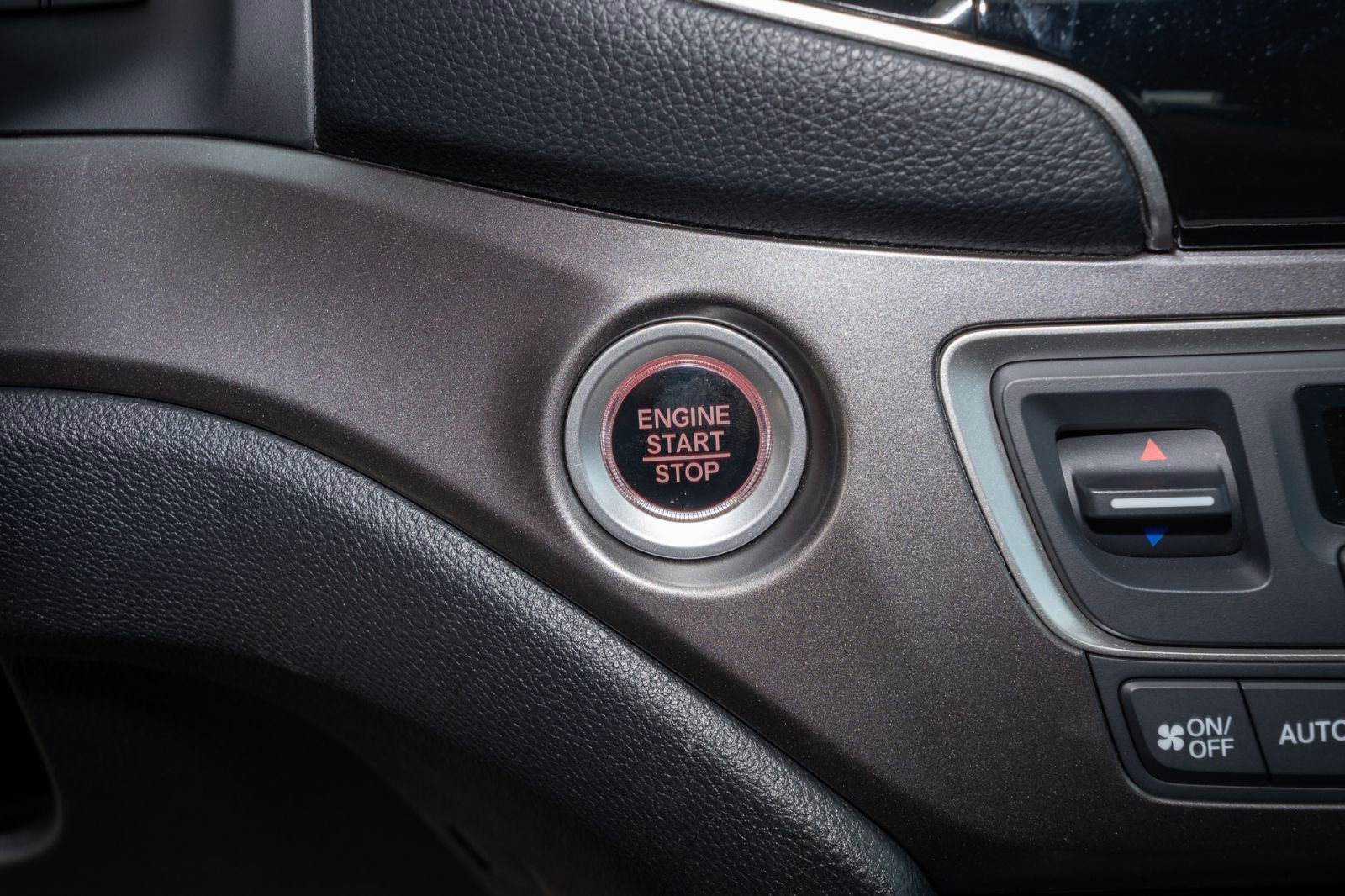 Certified 2025 Honda Passport EX-L image 32