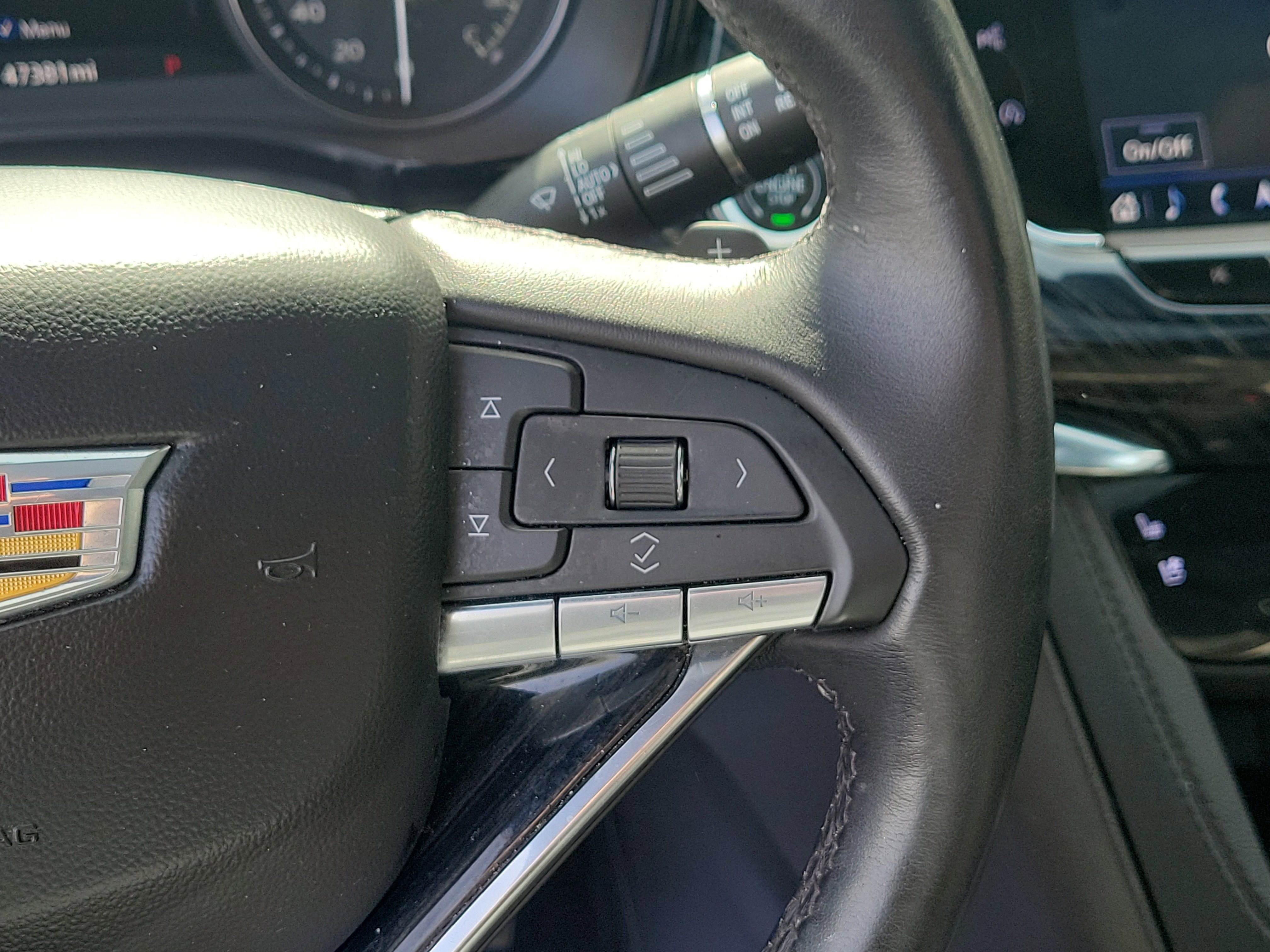 Used 2023 Cadillac XT6 Premium Luxury w/ Technology Package image 24