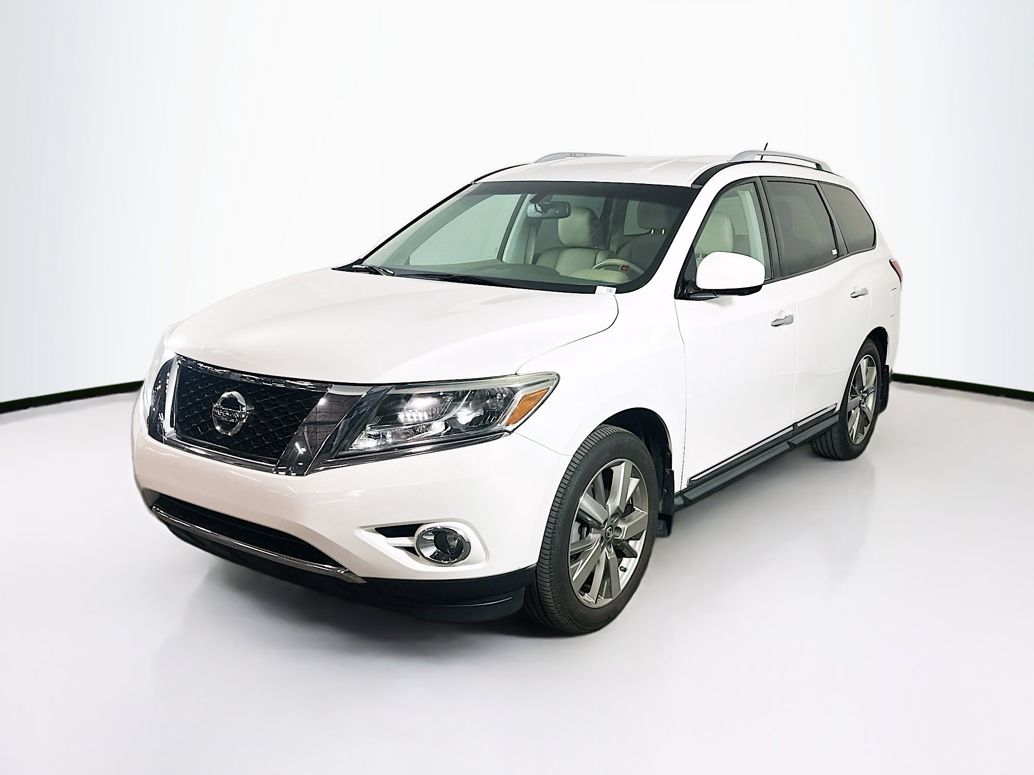 Used 2014 Nissan Pathfinder Platinum image 3