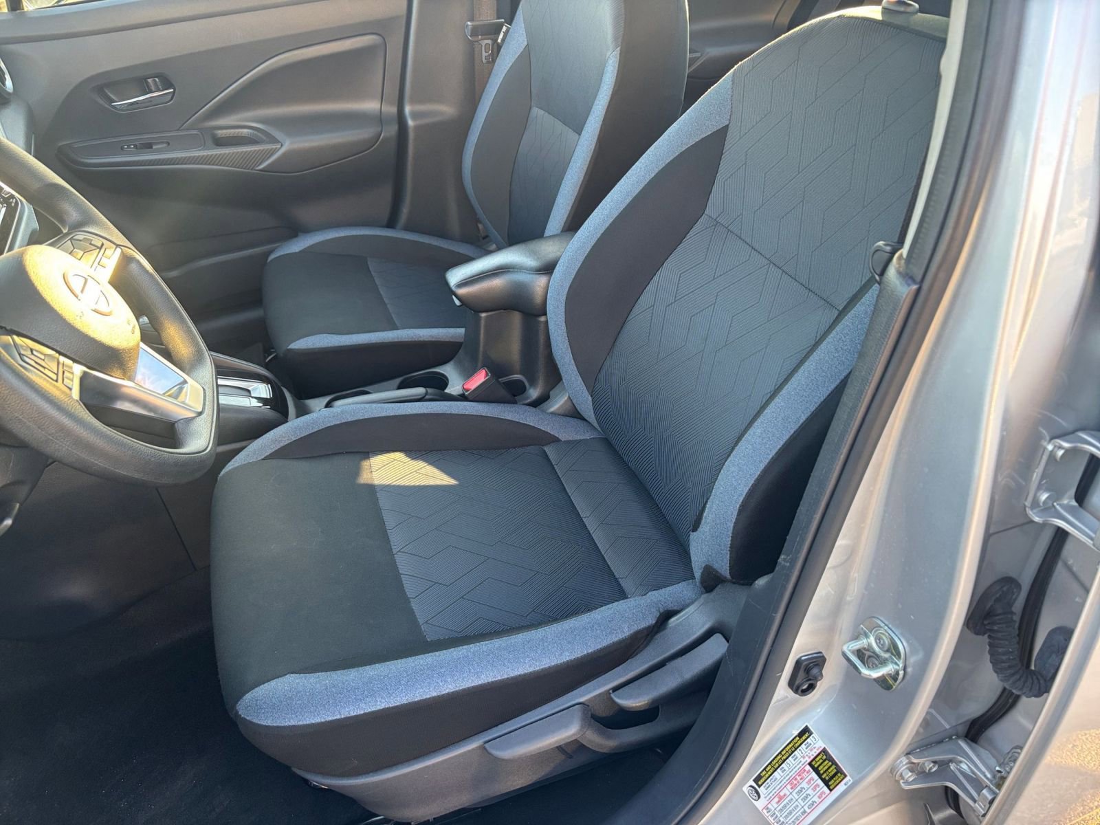 Used 2025 Nissan Versa SV image 34