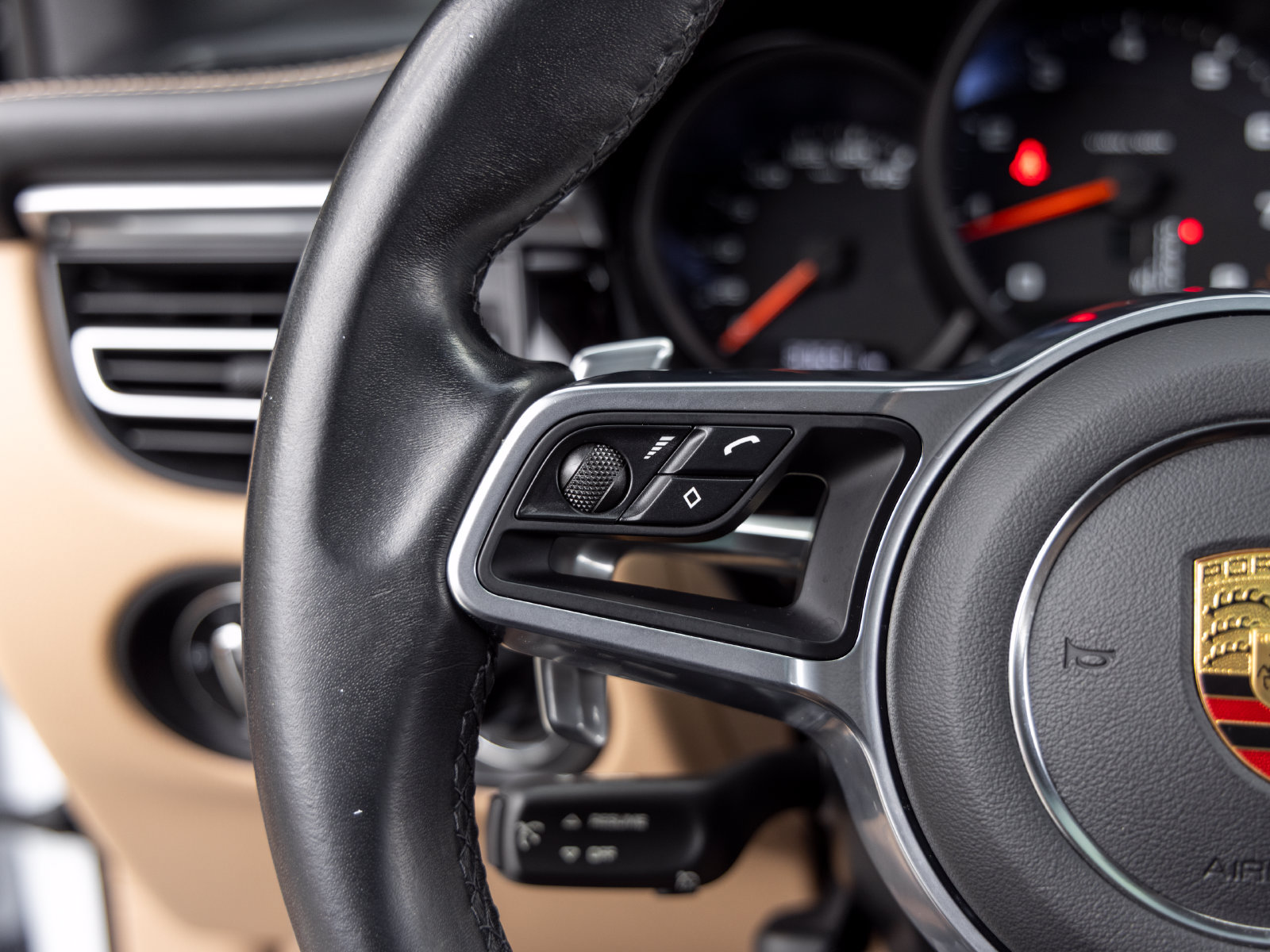 Certified 2021 Porsche Macan AWD/4WD image 37