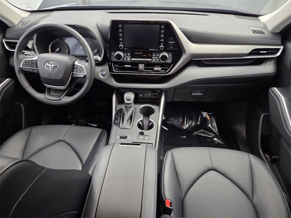 Used 2022 Toyota Highlander XLE image 18