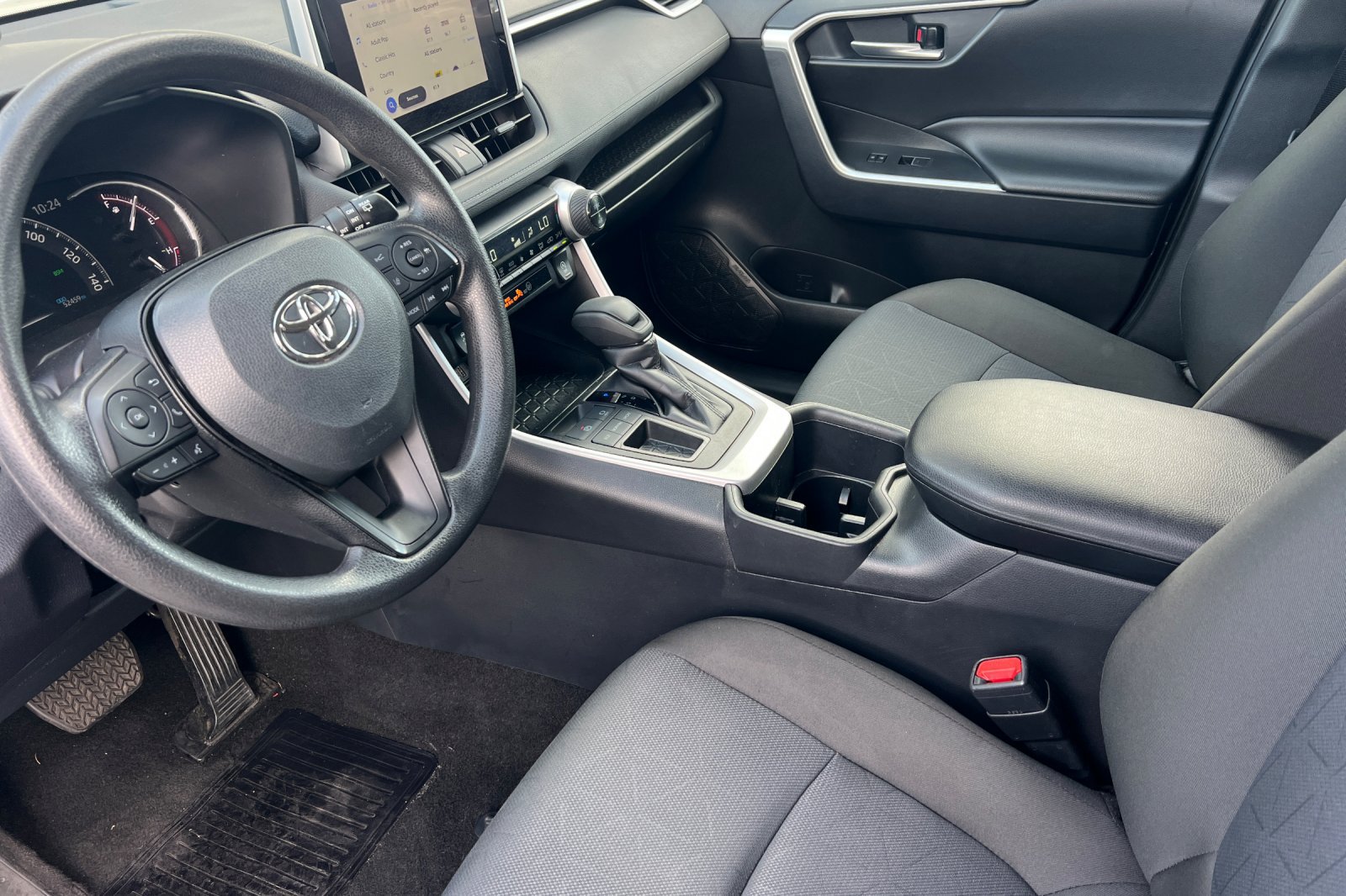 Used 2025 Toyota RAV4 XLE FWD image 9