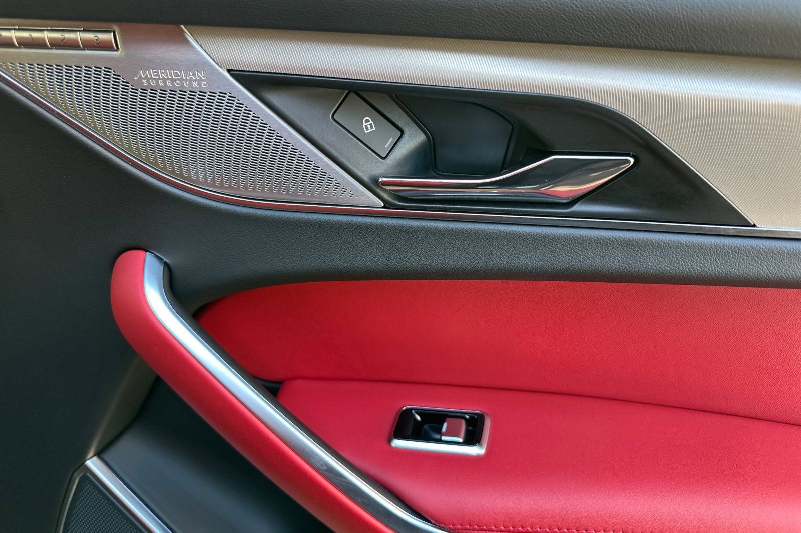 Used 2025 Jaguar F-PACE R-Dynamic S image 19