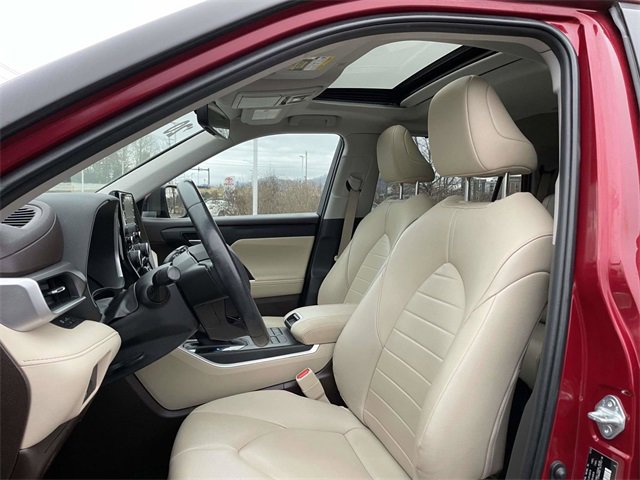 Used 2020 Toyota Highlander XLE image 21