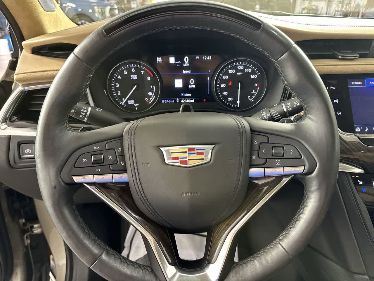 Used 2023 Cadillac XT6 Premium Luxury w/ Platinum Package AWD/4WD image 9