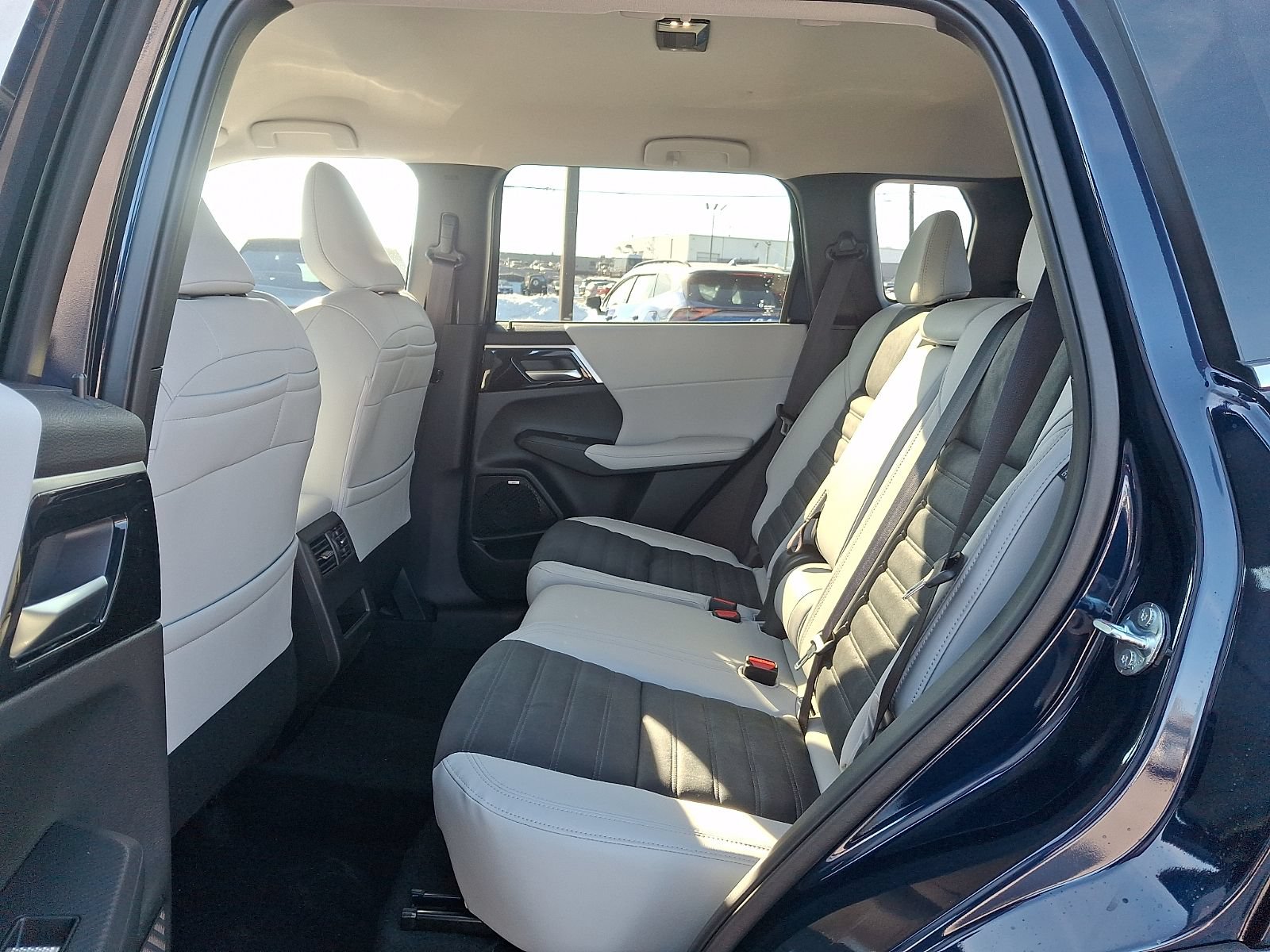 New 2026 Mitsubishi Outlander SE AWD/4WD image 9
