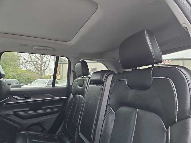 Used 2024 Jeep Grand Cherokee Limited image 15