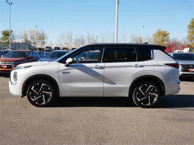 Used 2025 Mitsubishi Outlander SEL image 4