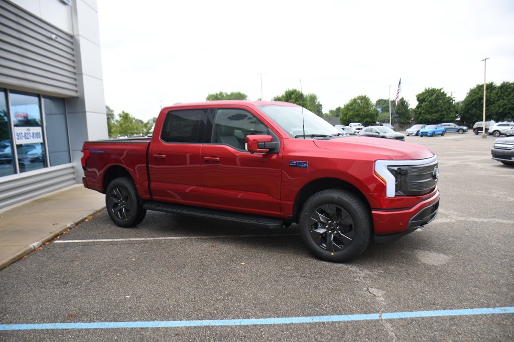 New 2025 Ford F150 Lightning Lariat image 8