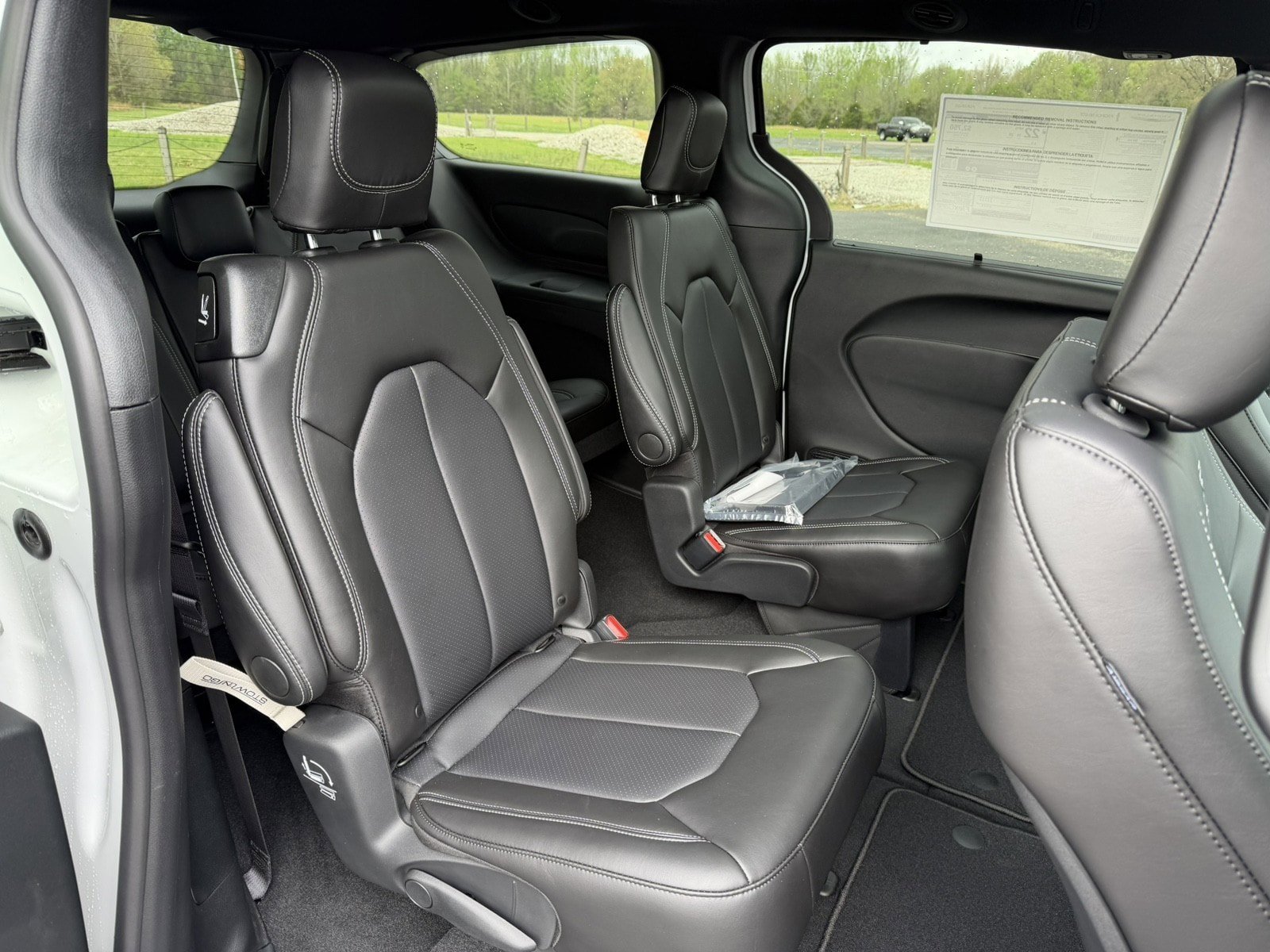New 2026 Chrysler Pacifica Select FWD image 7
