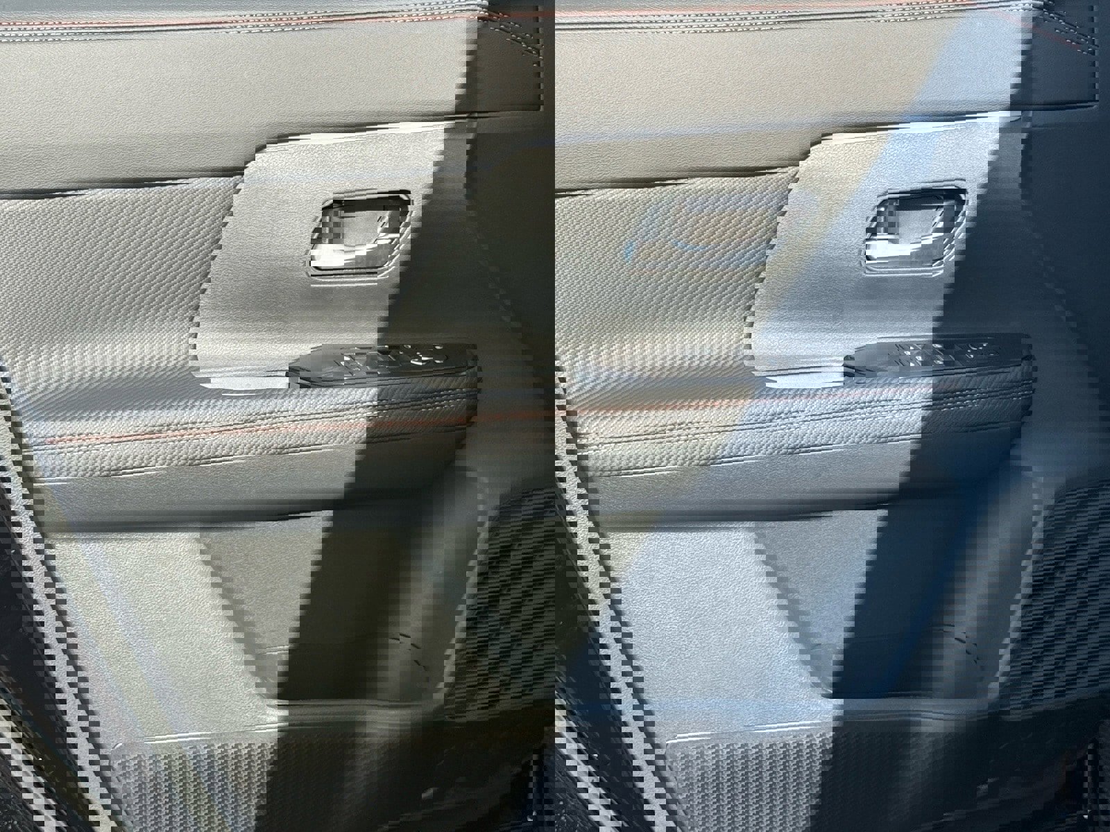 New 2025 Nissan Kicks SR image 17