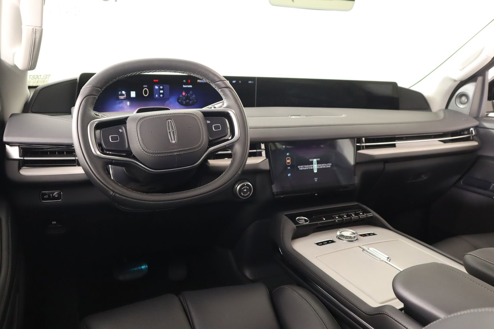 New 2026 Lincoln Navigator Premiere AWD/4WD image 2