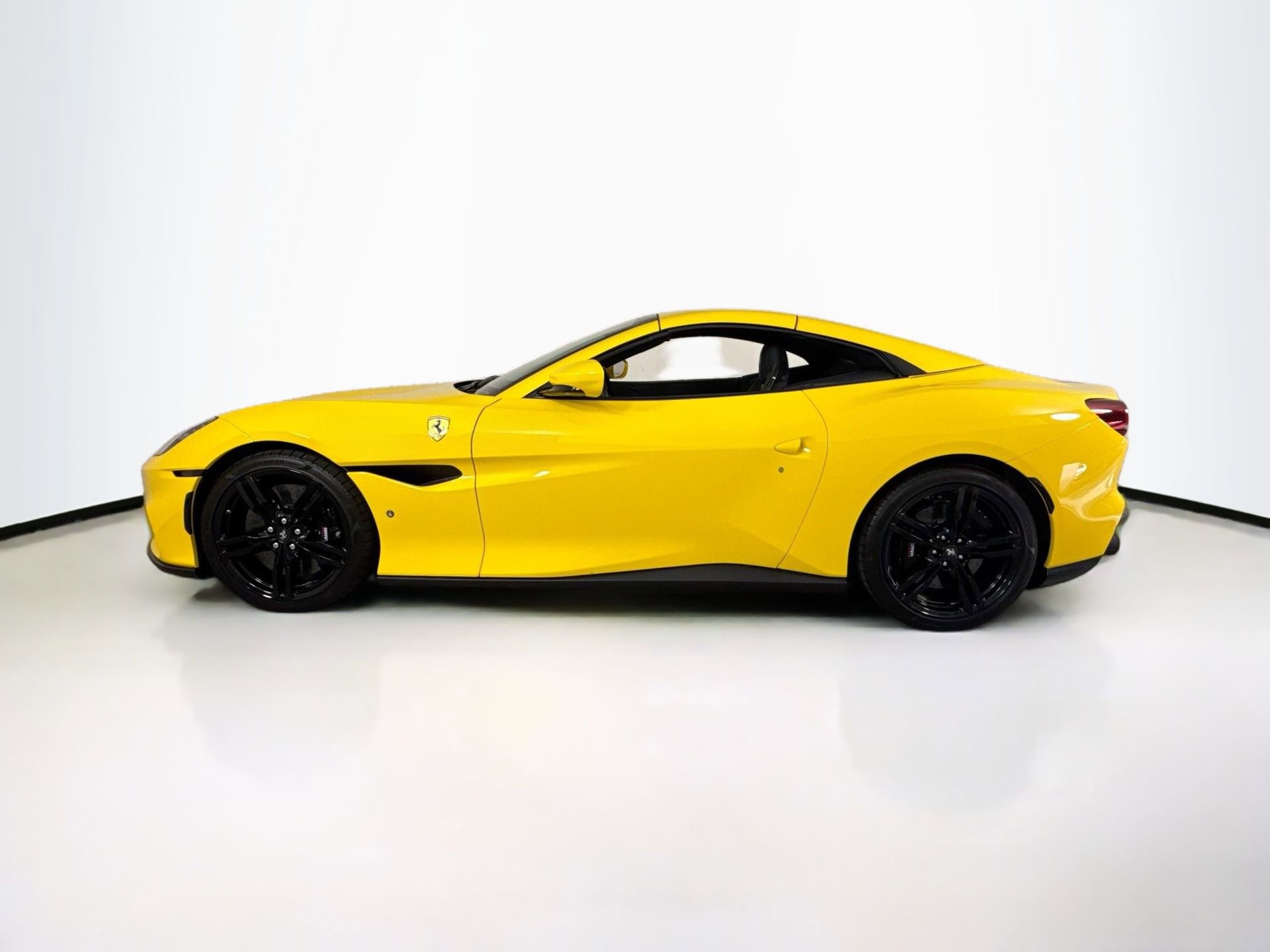 Certified 2022 Ferrari Portofino M image 4