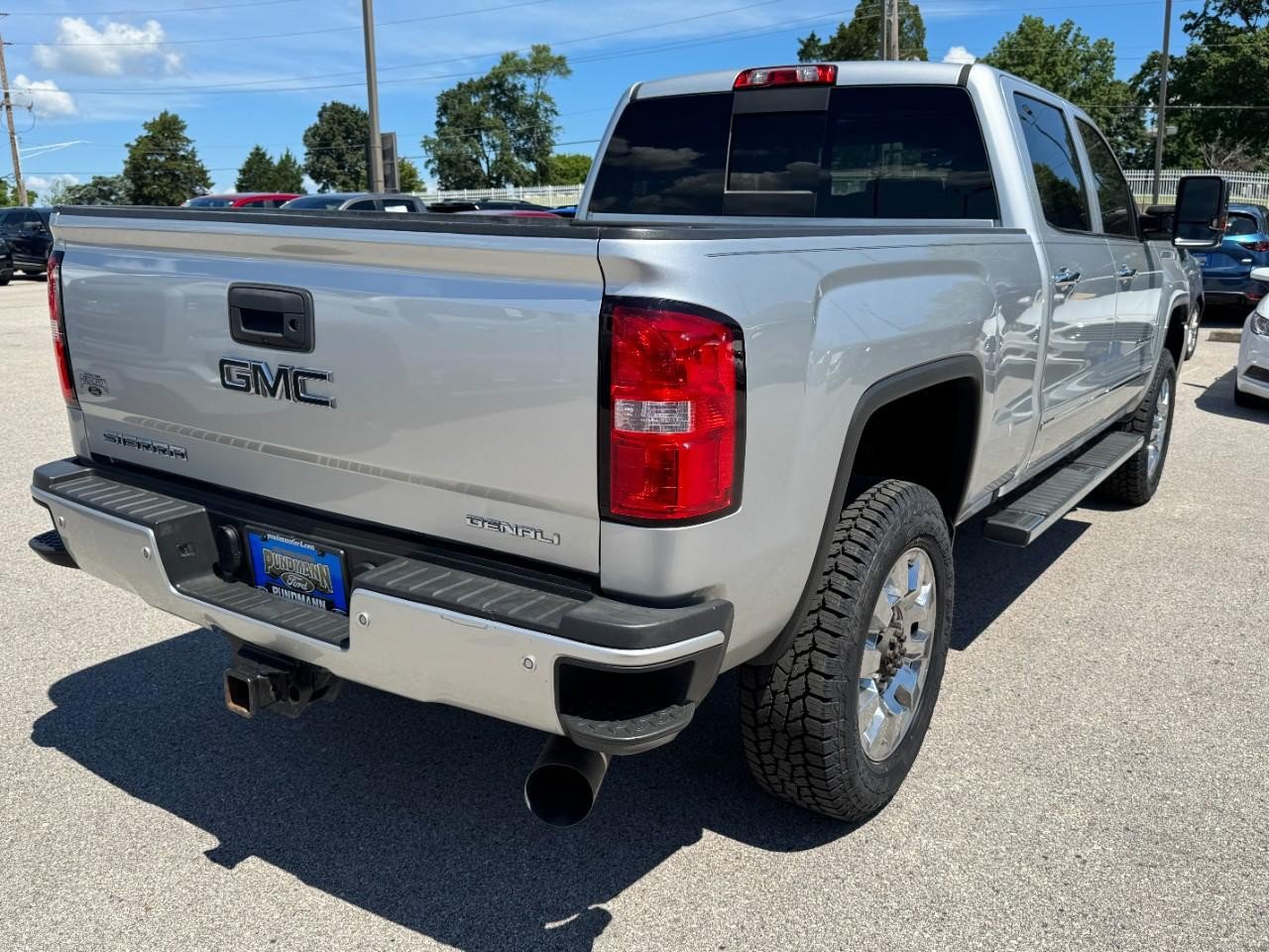 Used 2019 GMC Sierra 2500 Denali w/ Duramax Plus Package AWD/4WD image 3