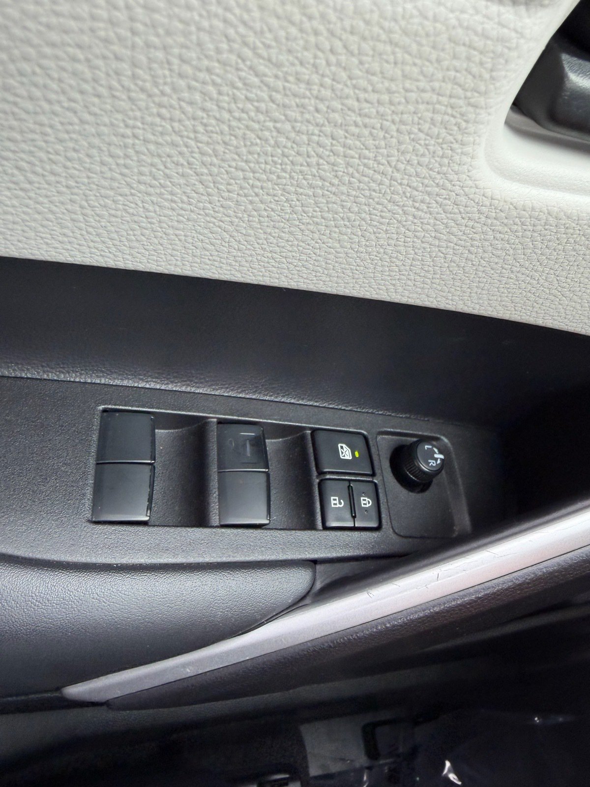 Used 2026 Toyota Corolla Cross L FWD image 32