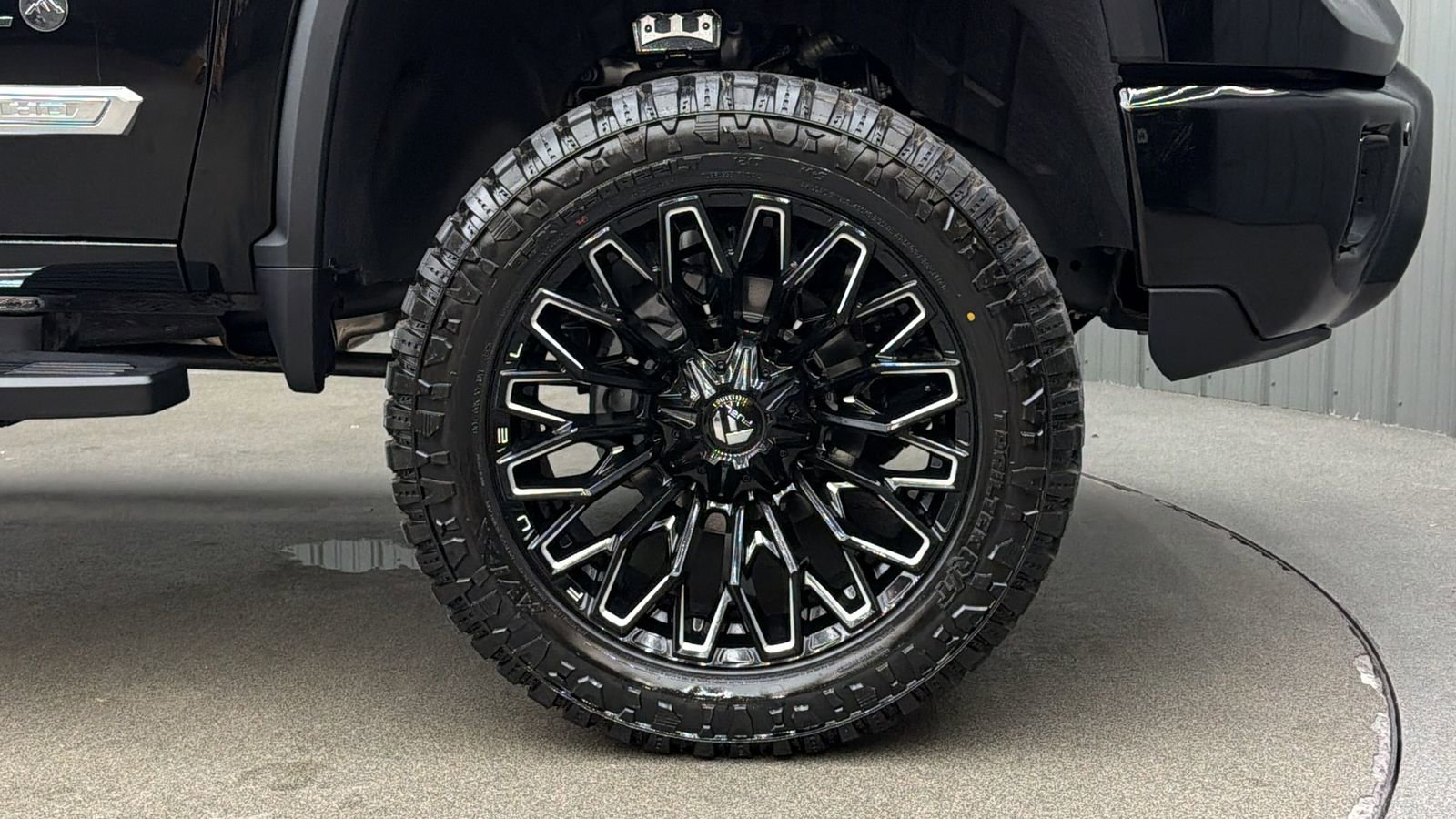 Used 2025 Chevrolet Silverado 2500 High Country w/ Technology Package image 9