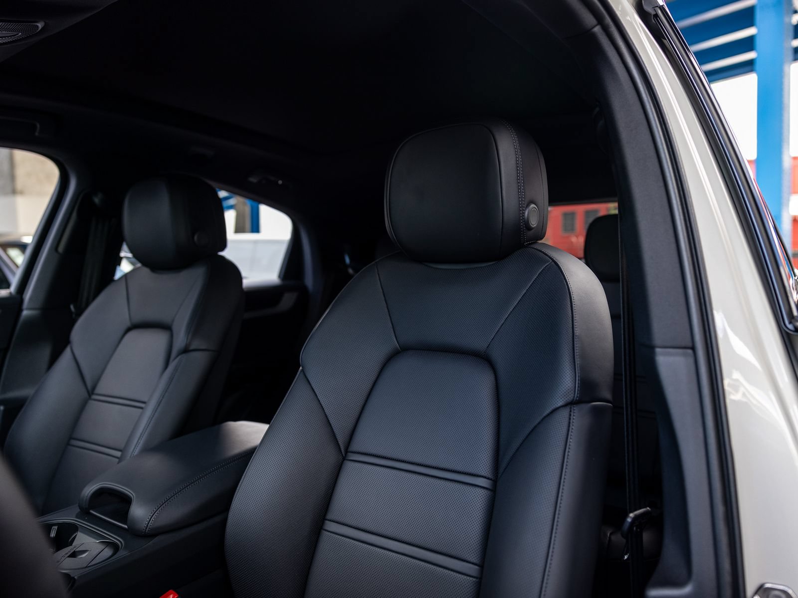 New 2026 Porsche Cayenne Coupe AWD/4WD image 5