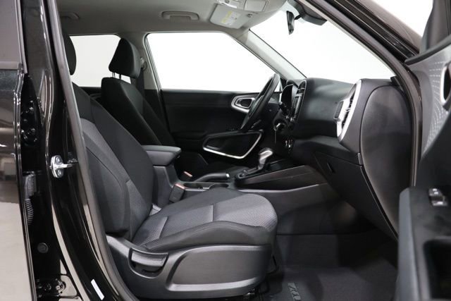 Used 2025 Kia Soul LX FWD image 34