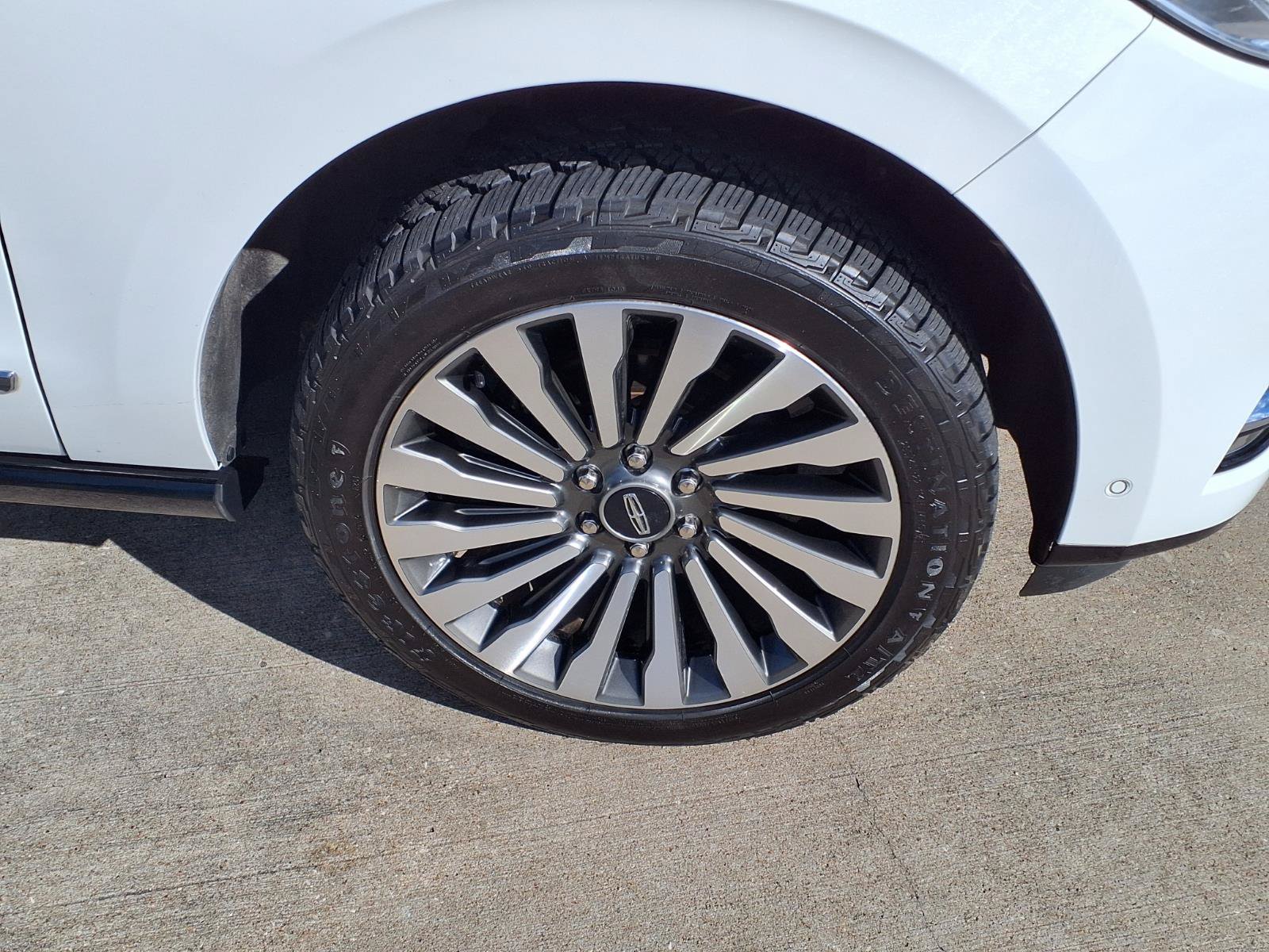 Used 2021 Lincoln Navigator L Reserve w/ Luxury Package AWD/4WD image 11