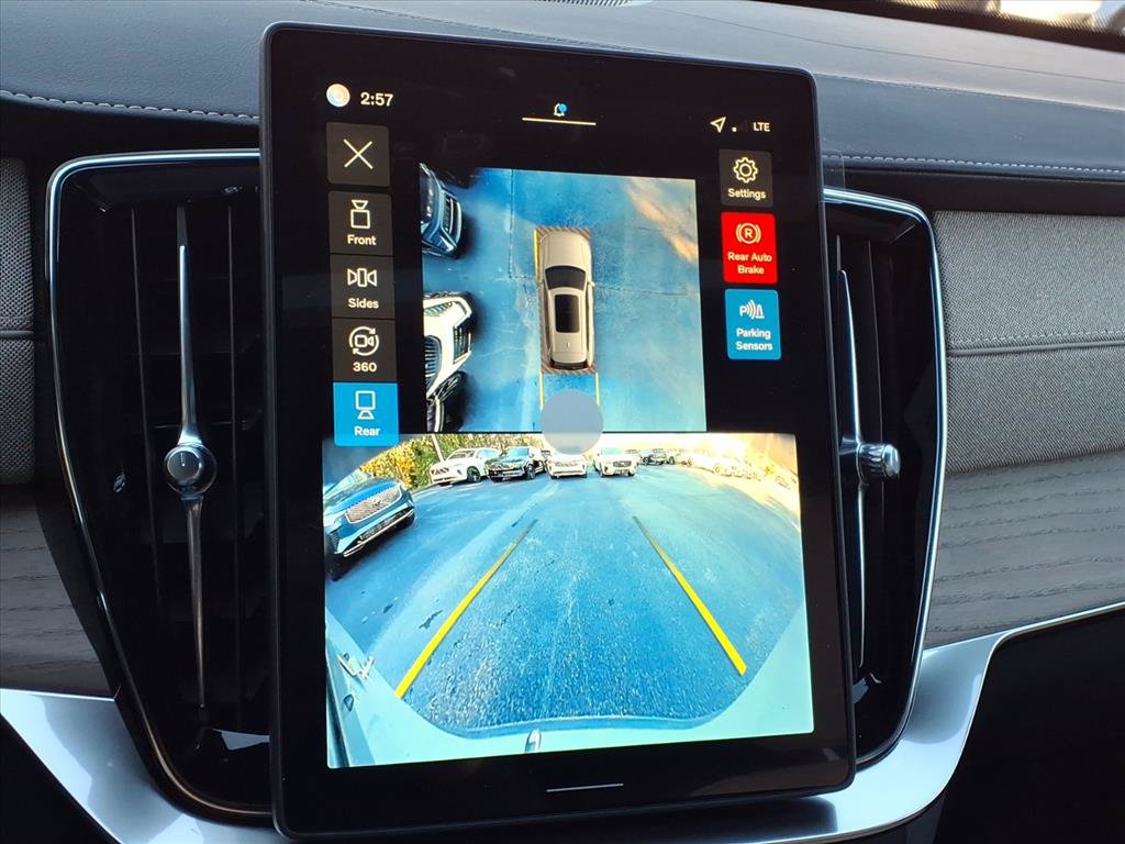 New 2026 Volvo XC90 B6 Plus w/ Protection Package Premier AWD/4WD image 17