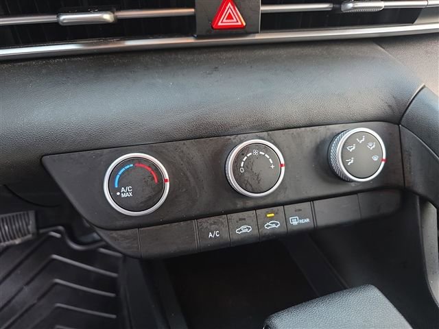 Used 2025 Hyundai Elantra SE image 20