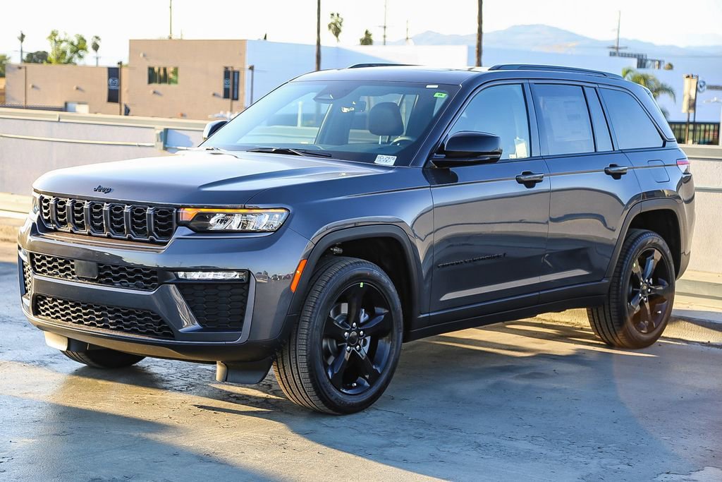 New 2026 Jeep Grand Cherokee Limited w/ Limited Altitude Package AWD/4WD image 4