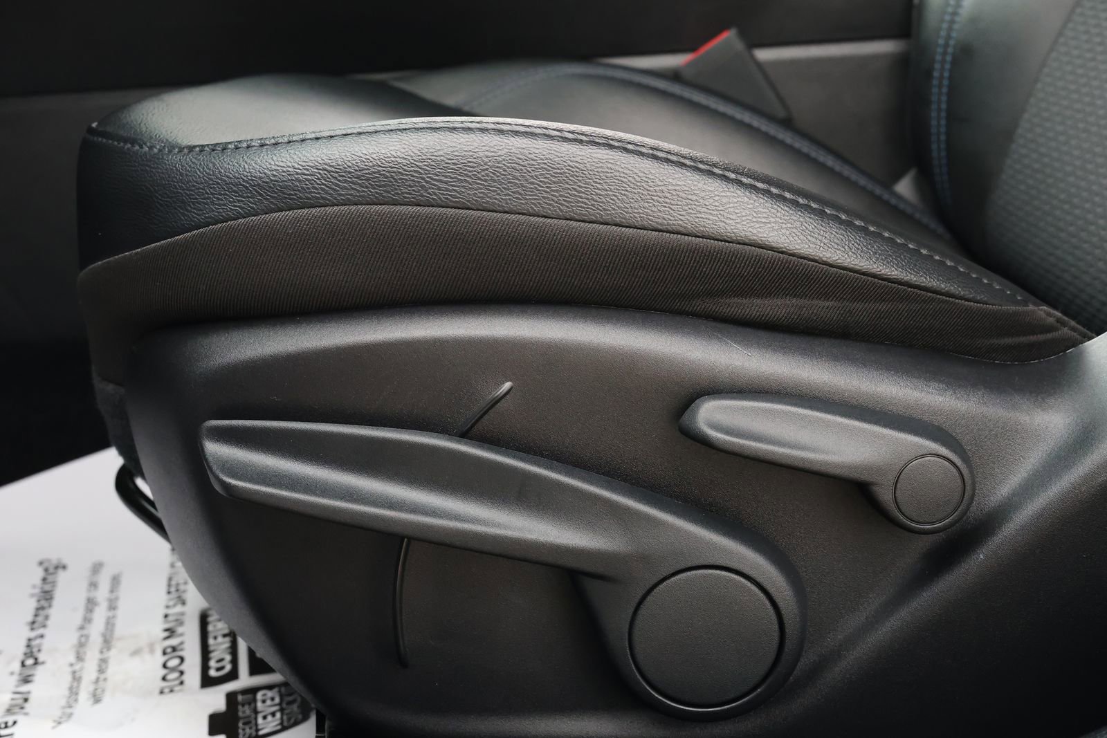 Used 2025 Jeep Compass Latitude w/ Altitude Special Edition image 28