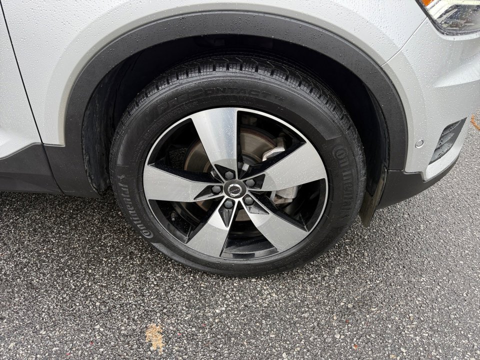 Used 2019 Volvo XC40 T5 Momentum image 25